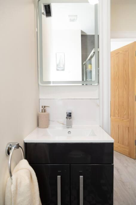 Apartment Unit 2 Island View With Stunning Harbour View *